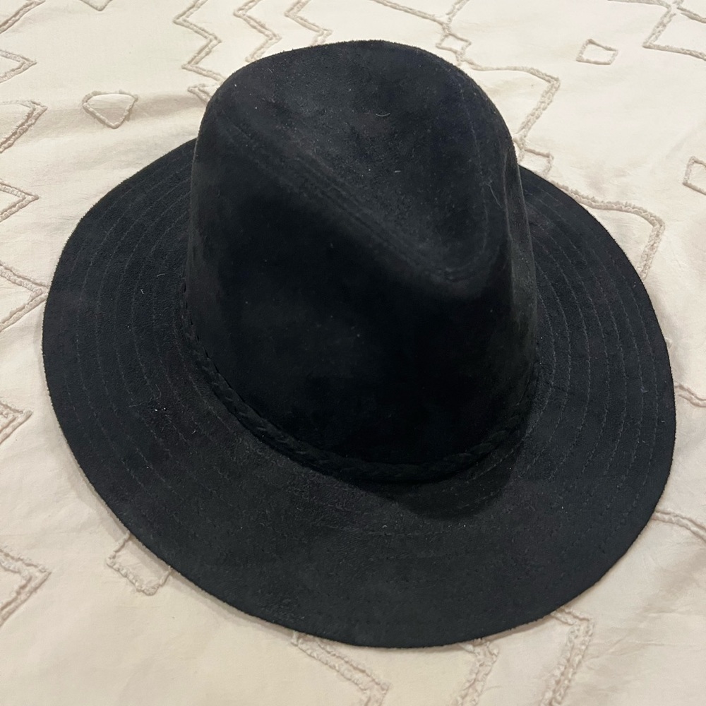 Melrose and market hat. Woman’s